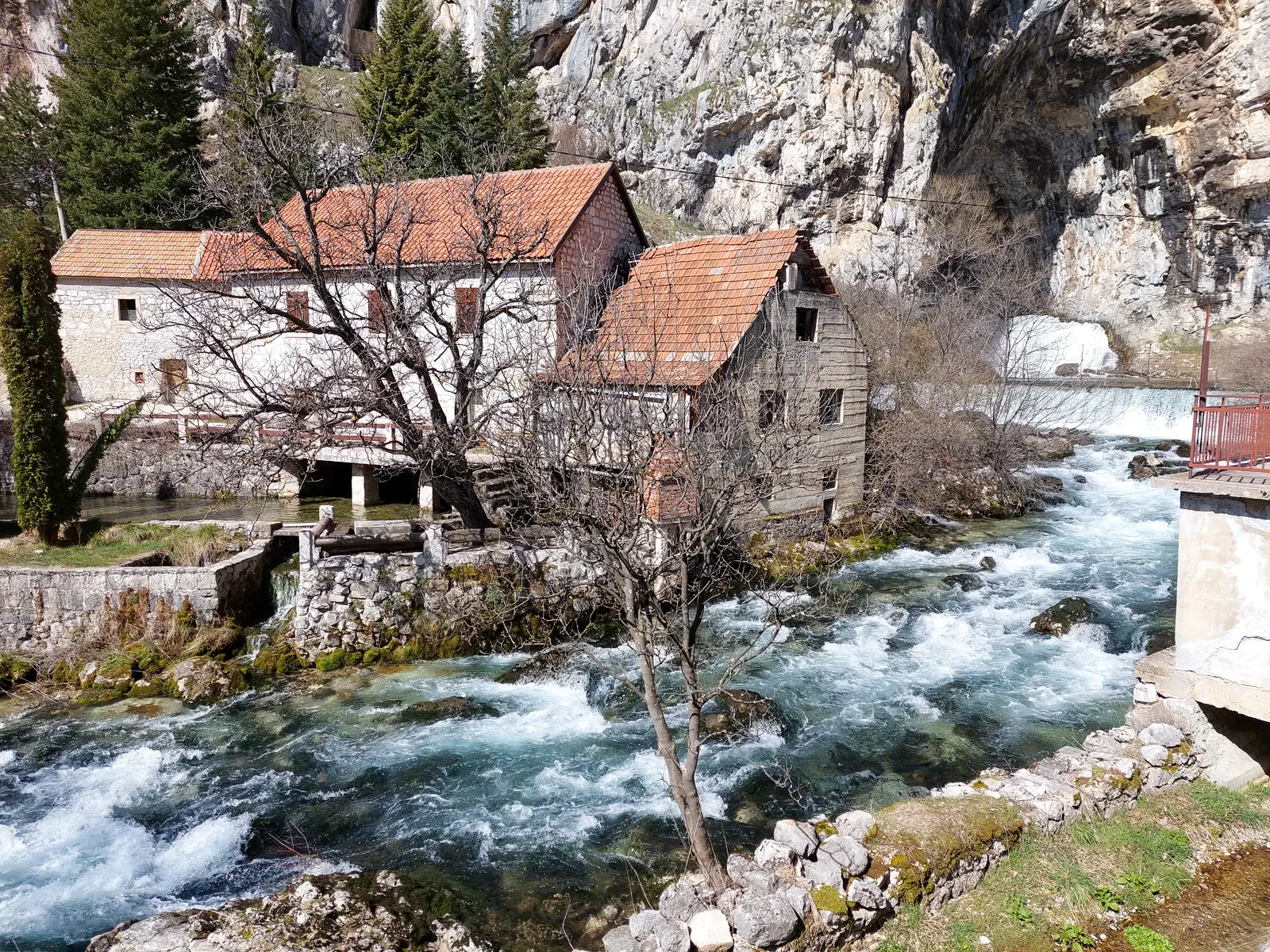 Duman - la source de Bistrica et le vieux pont – Livno